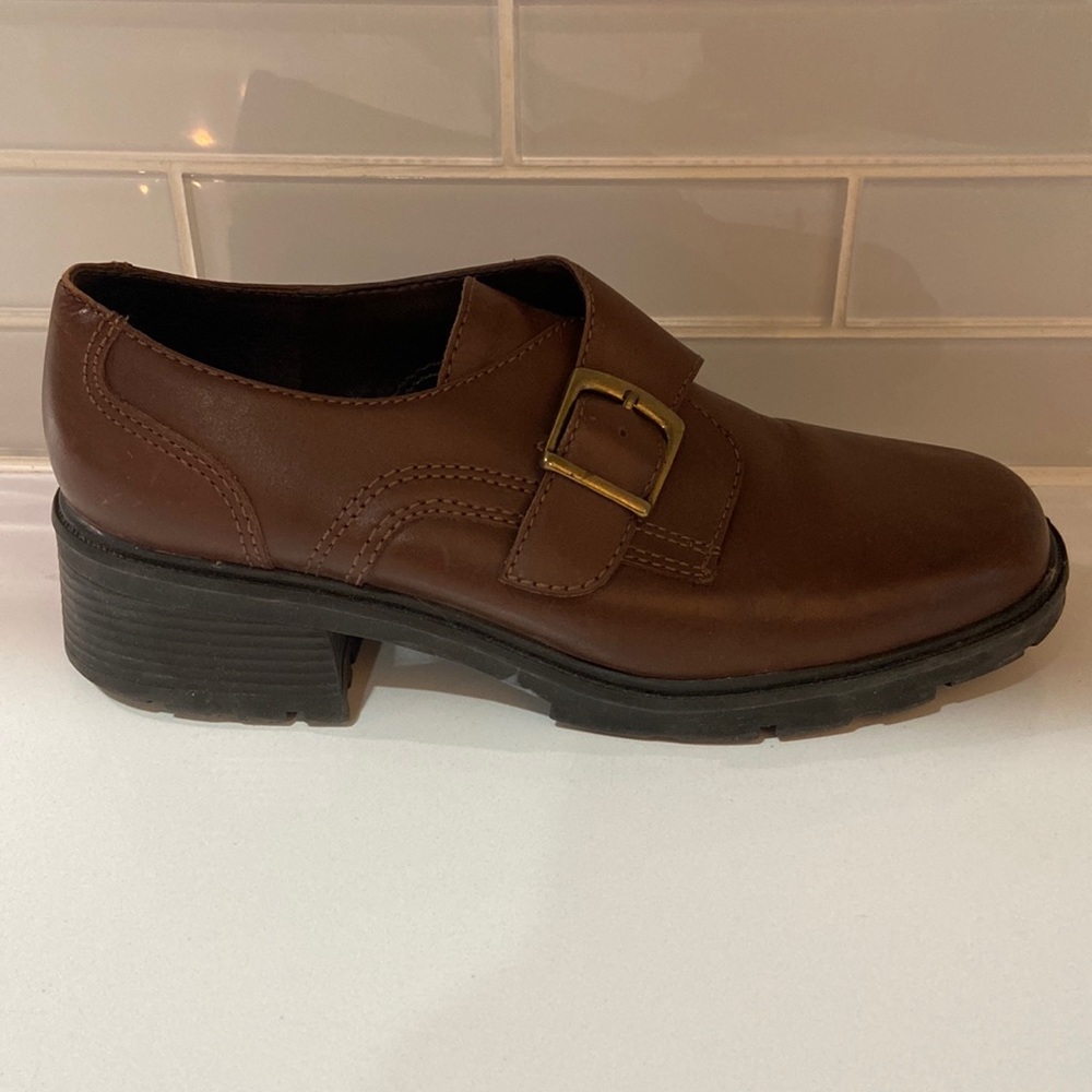 Bass brown leather heel shoe. Worn twice. Excellent condition